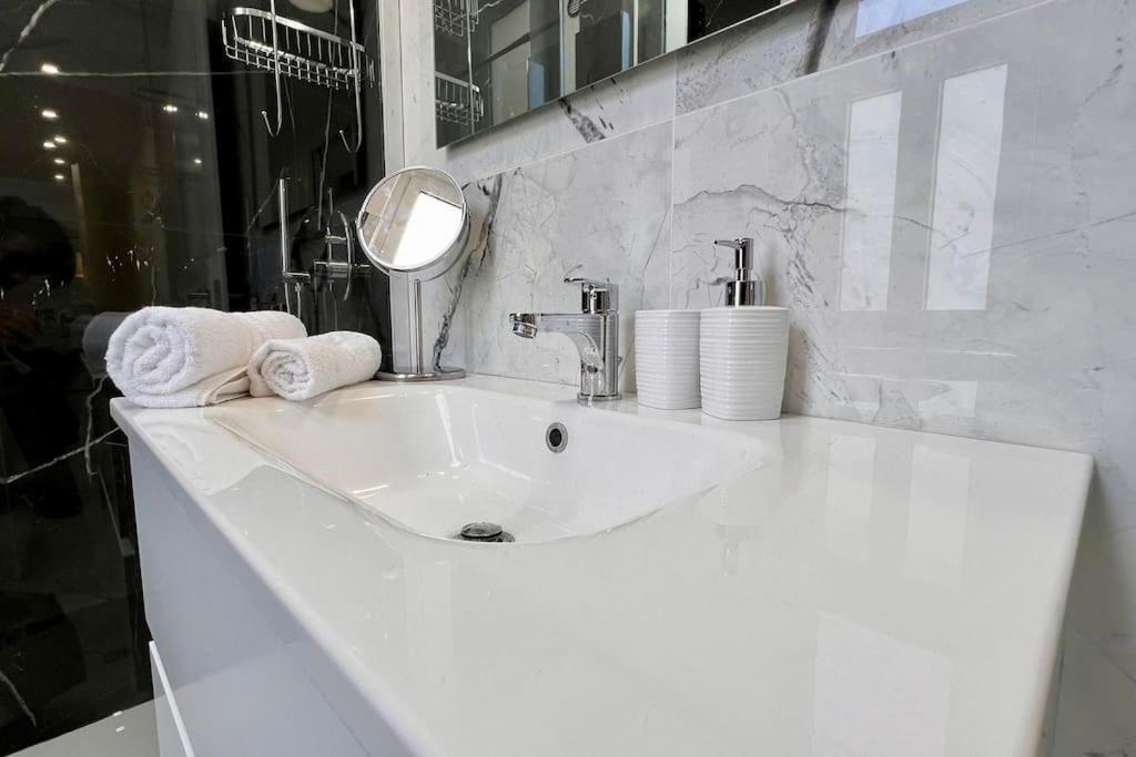 Ferienwohnung Urban House - Modern Flat Navigli Milan Center Exterior foto